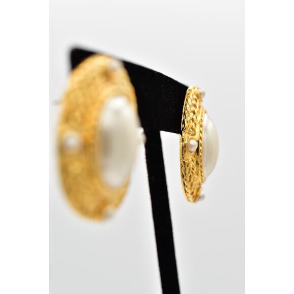 Vintage Oval Earrings White Pearl Gold Tone Heavy Chunky NOS USA 1980s BinAE - Picture 5 of 12